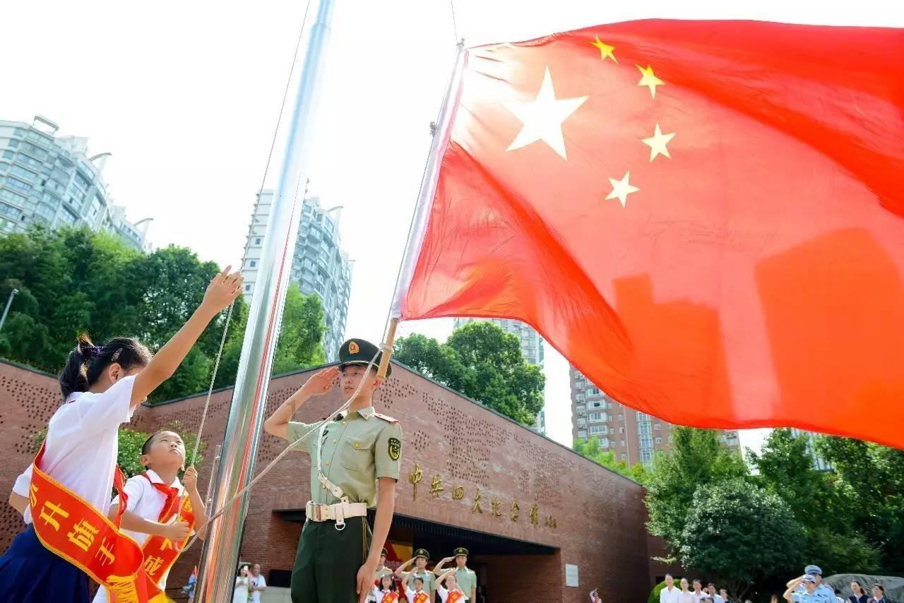 来电一刻 冰城民警与游客的温暖“爆点”